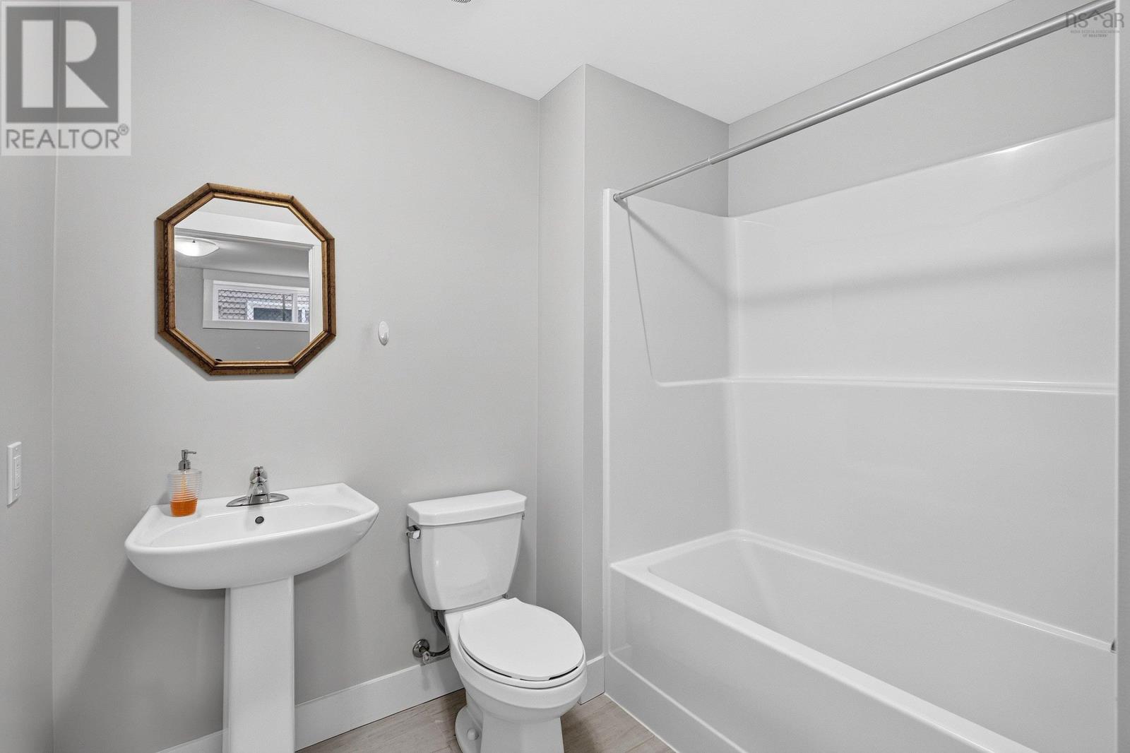 185 Titanium Crescent Property Photo 29