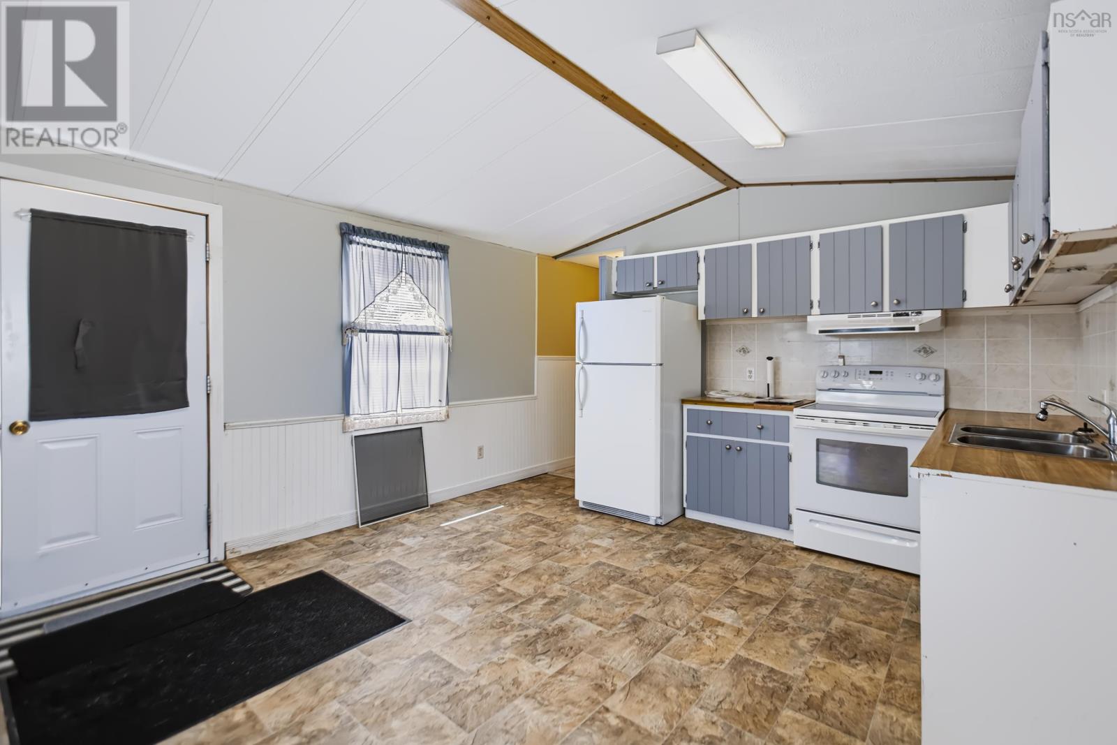 2 Costin Drive Property Photo 12