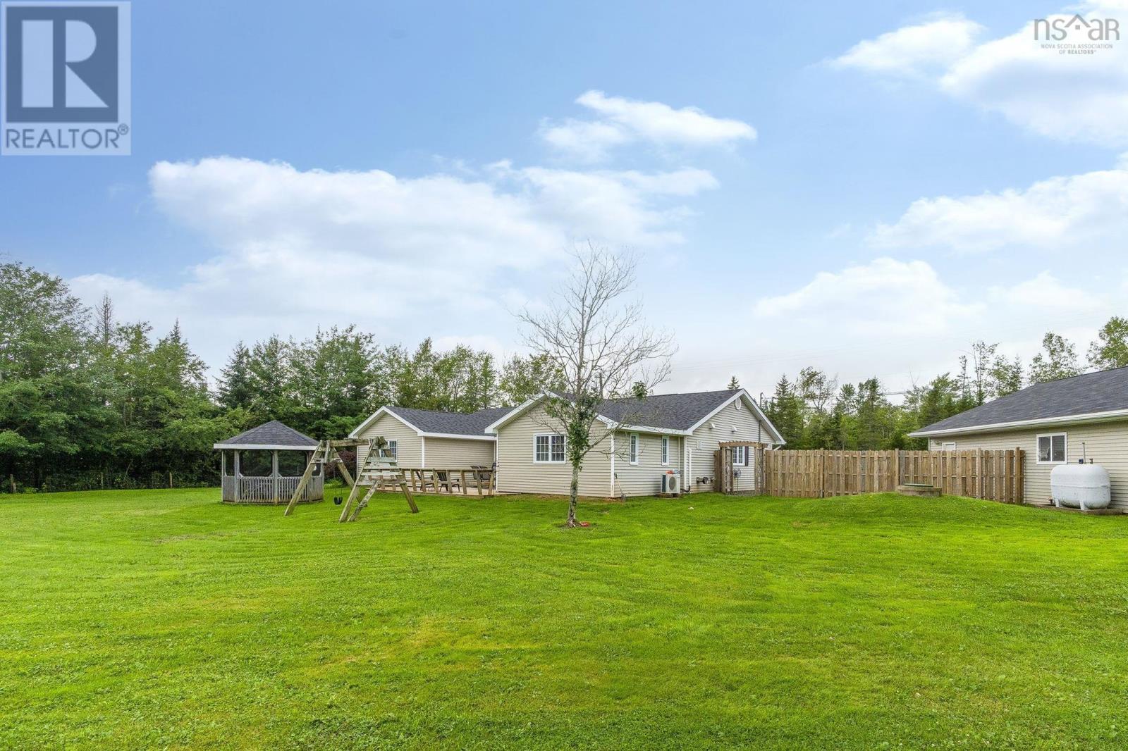 18951 Highway 2 Property Photo 3