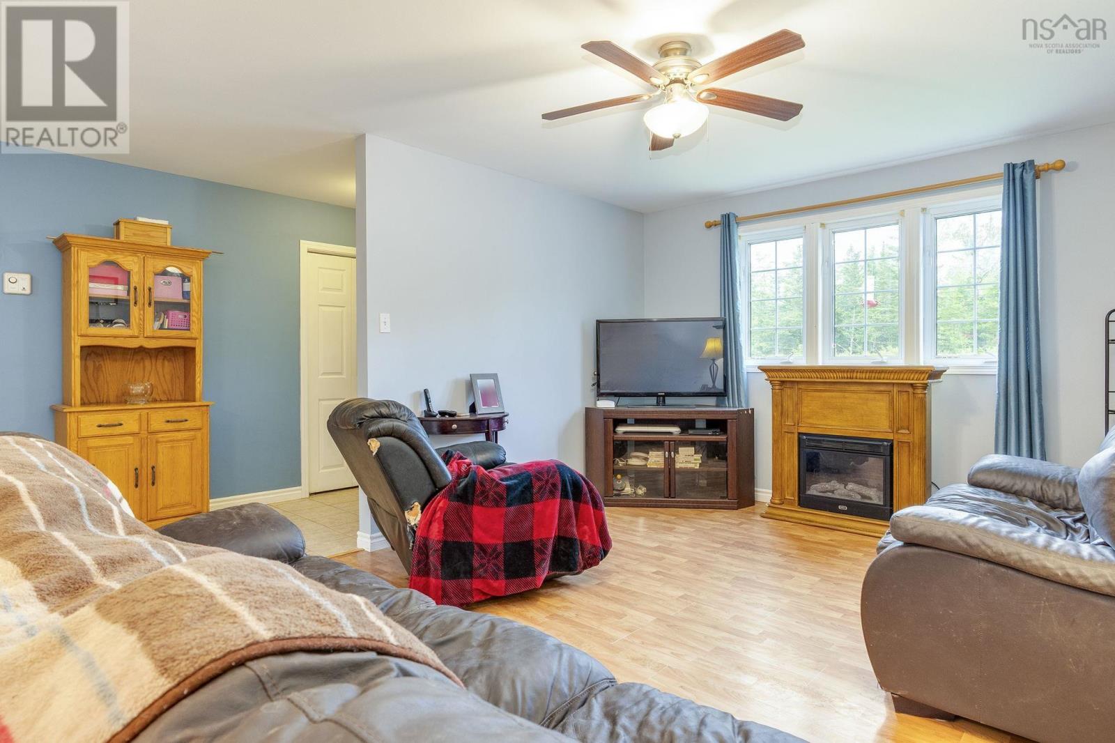 18951 Highway 2 Property Photo 6