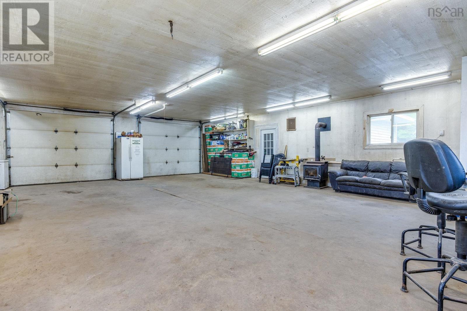 18951 Highway 2 Property Photo 30