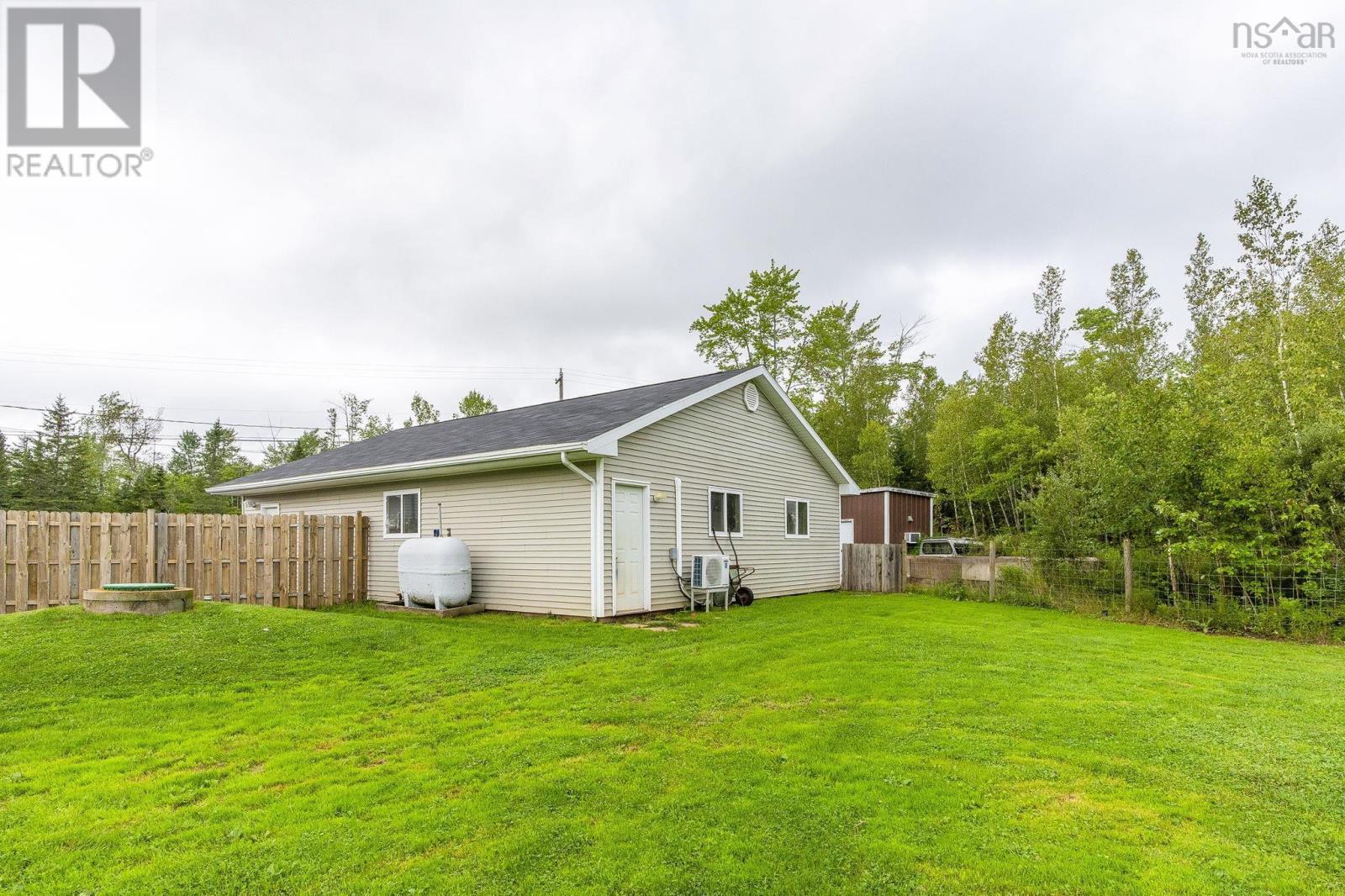 18951 Highway 2 Property Photo 35