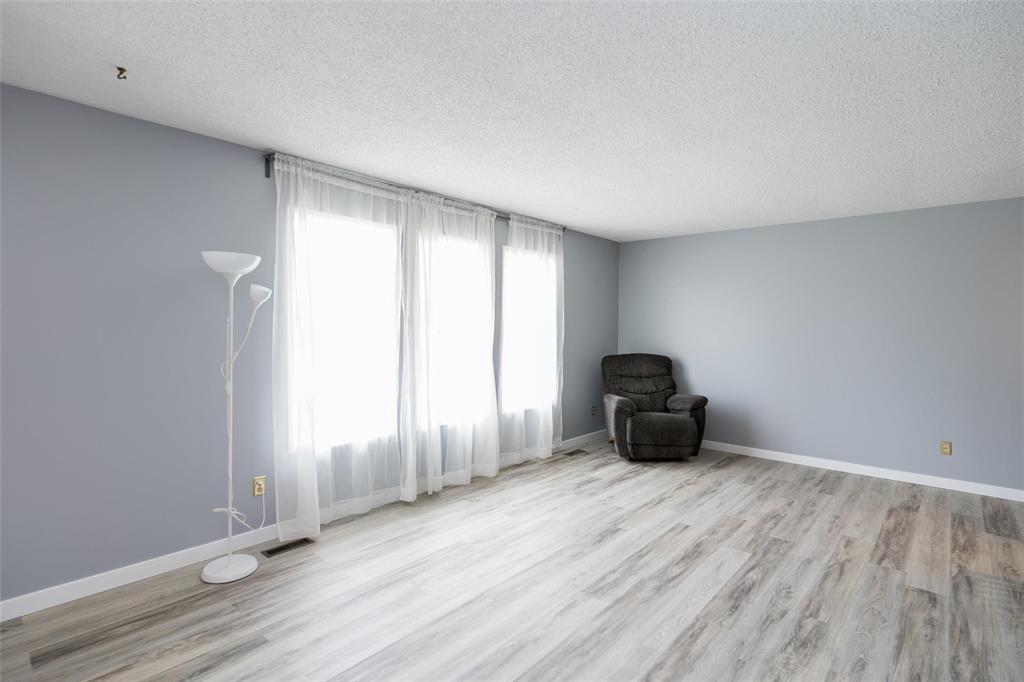 103 Thunder Bay Property Photo 3