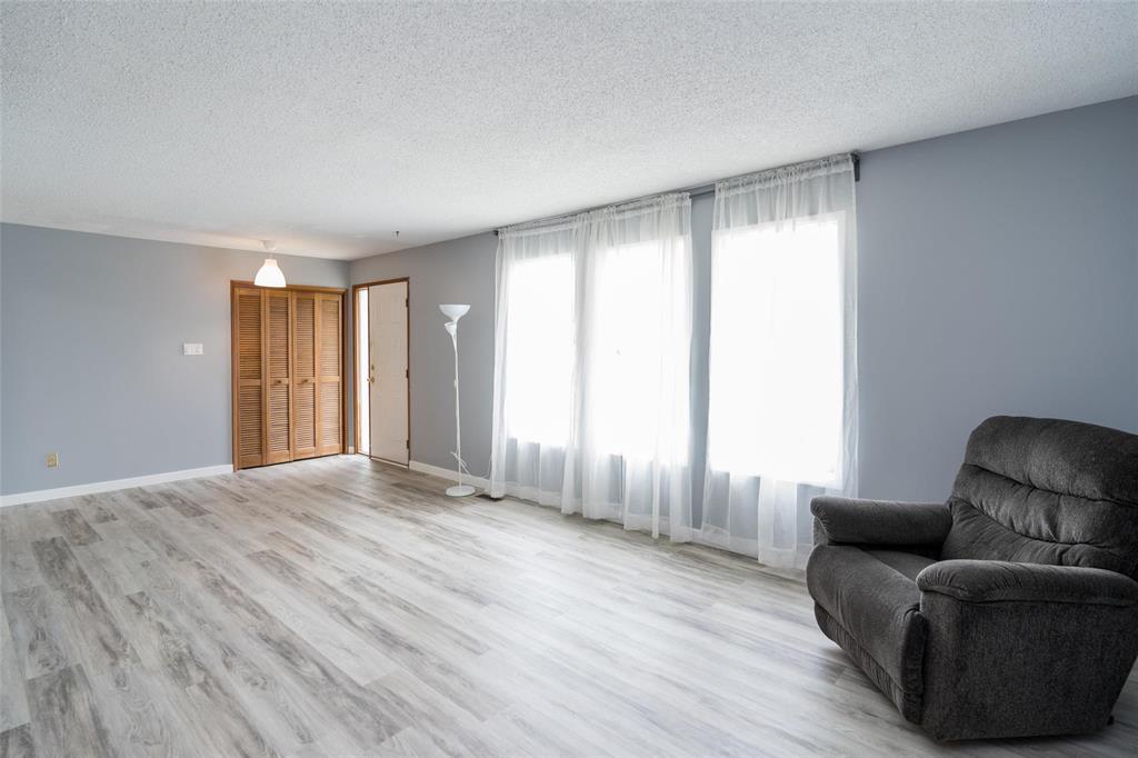 103 Thunder Bay Property Photo 5