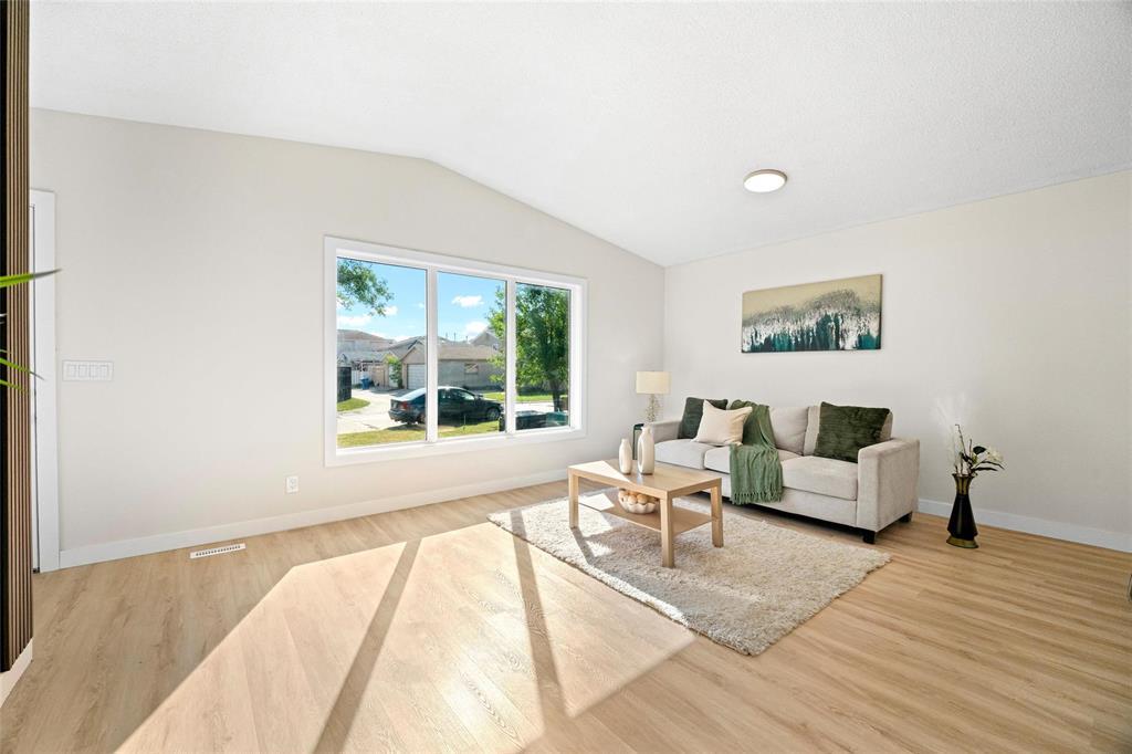 286 Barnham Crescent Property Photo 7