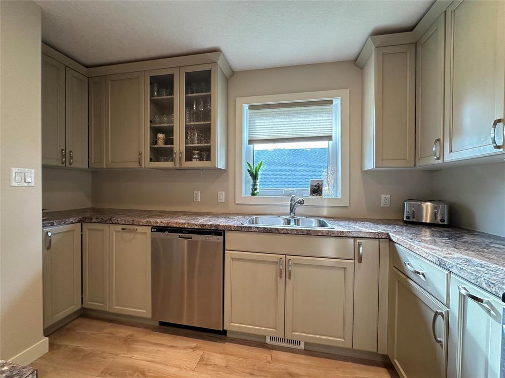 2535 Rosser Avenue Property Photo 7