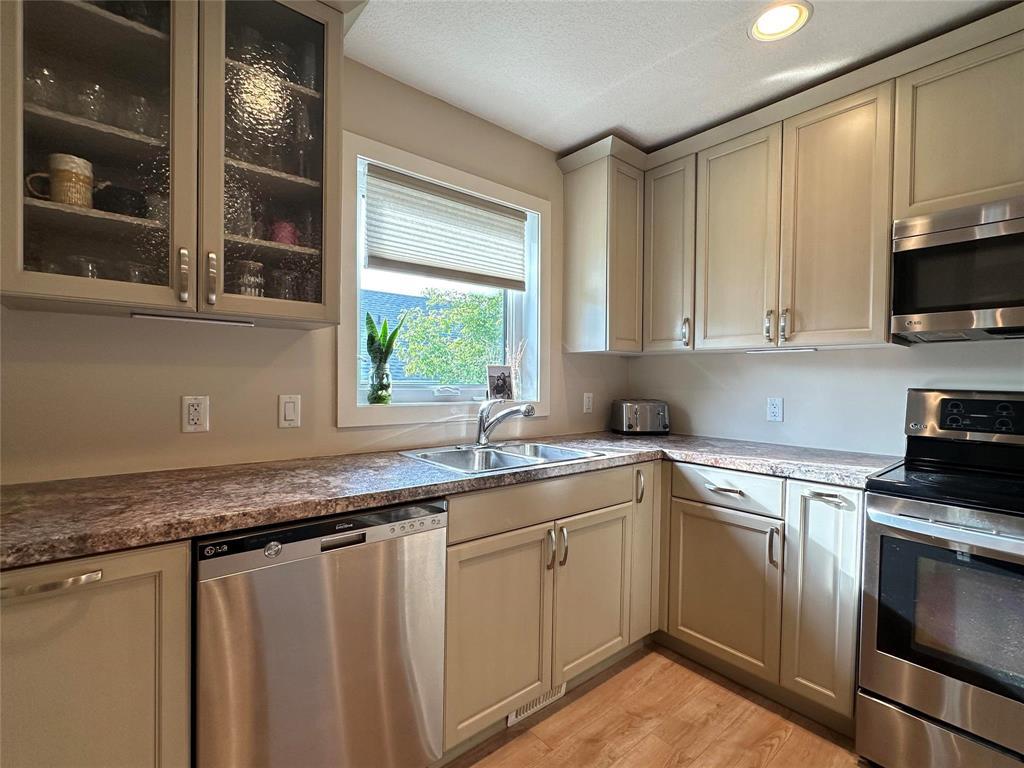 2535 Rosser Avenue Property Photo 8
