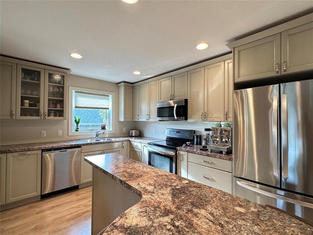 2535 Rosser Avenue Property Photo 10