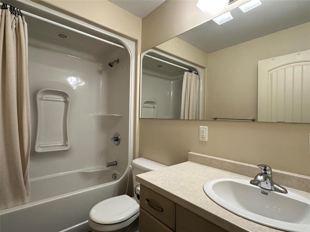 2535 Rosser Avenue Property Photo 17