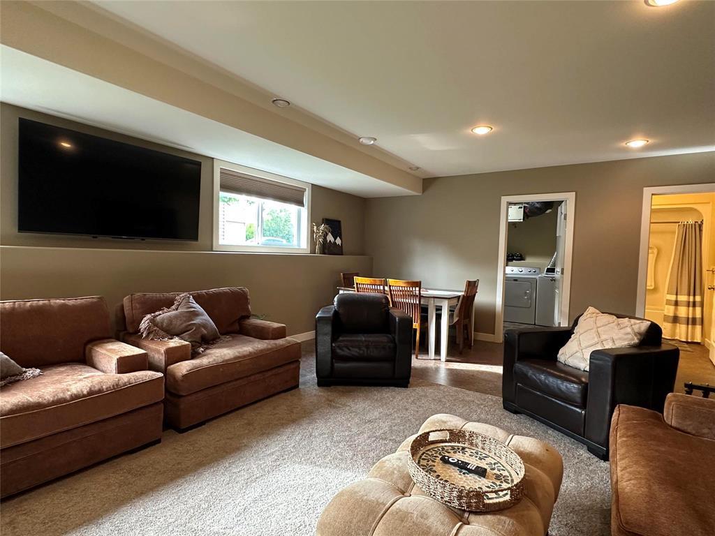 2535 Rosser Avenue Property Photo 20