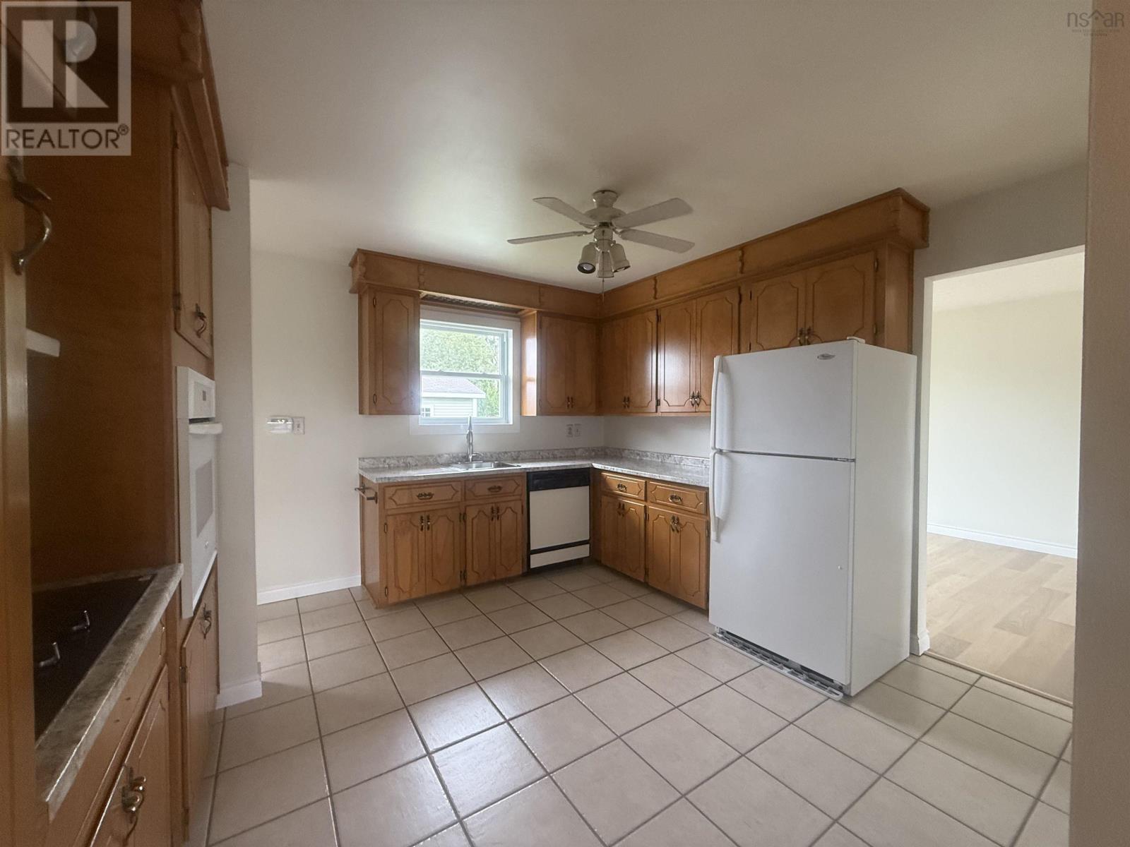 78 Currie St Street Property Photo 3
