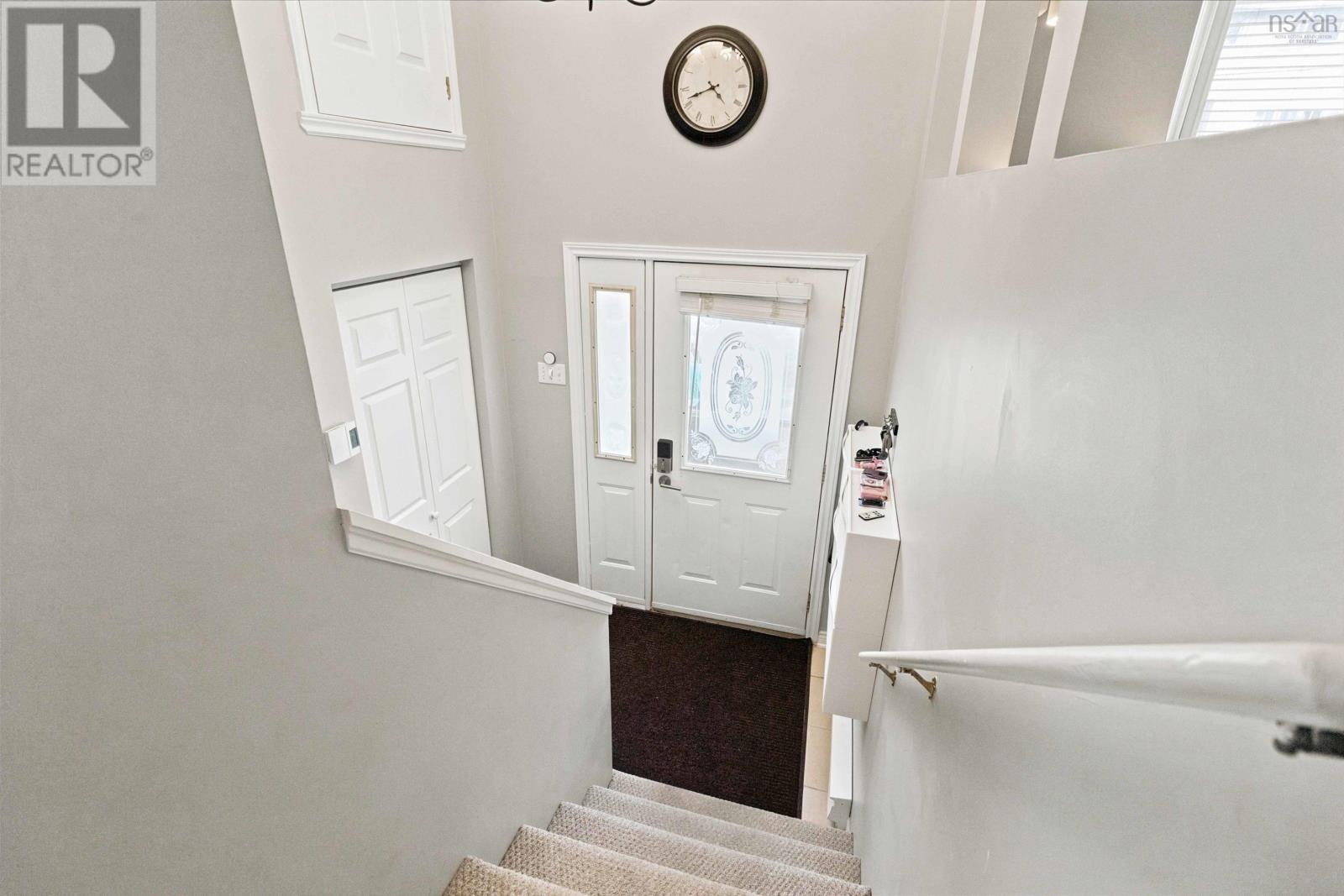 7 Continental Lane Property Photo 4