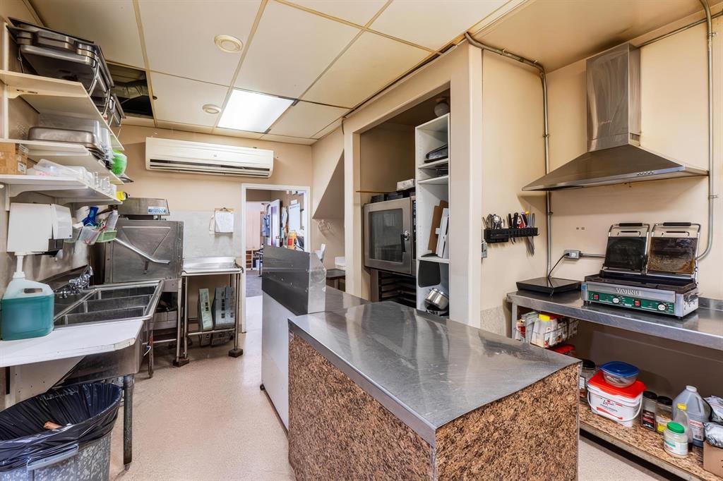 67 Hampton Street E Property Photo 12