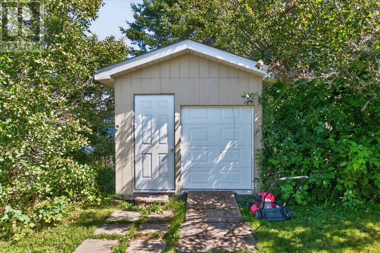 741 Starling Street Property Photo 31