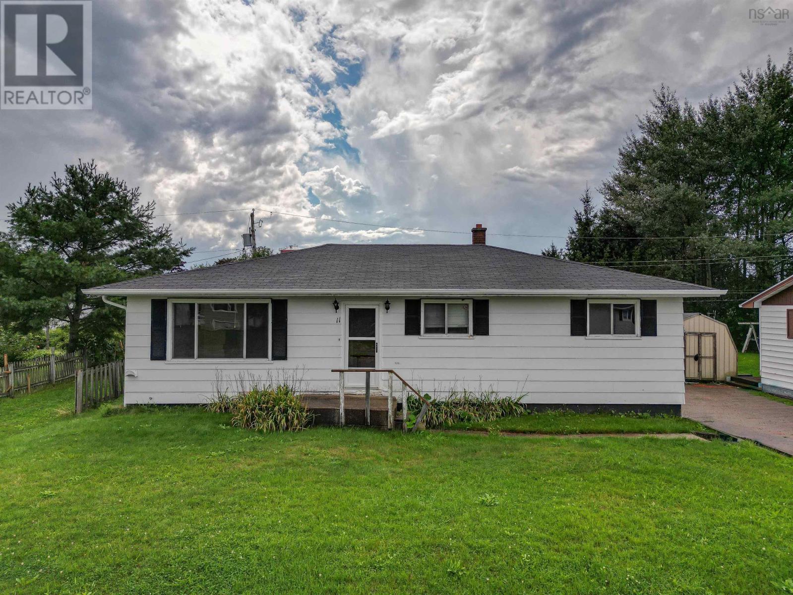 11 Tamarac Drive