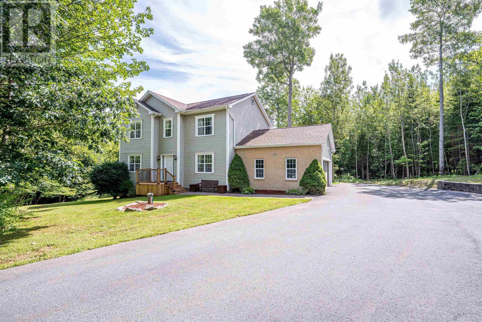 77 Holyrood Close Property Photo 2