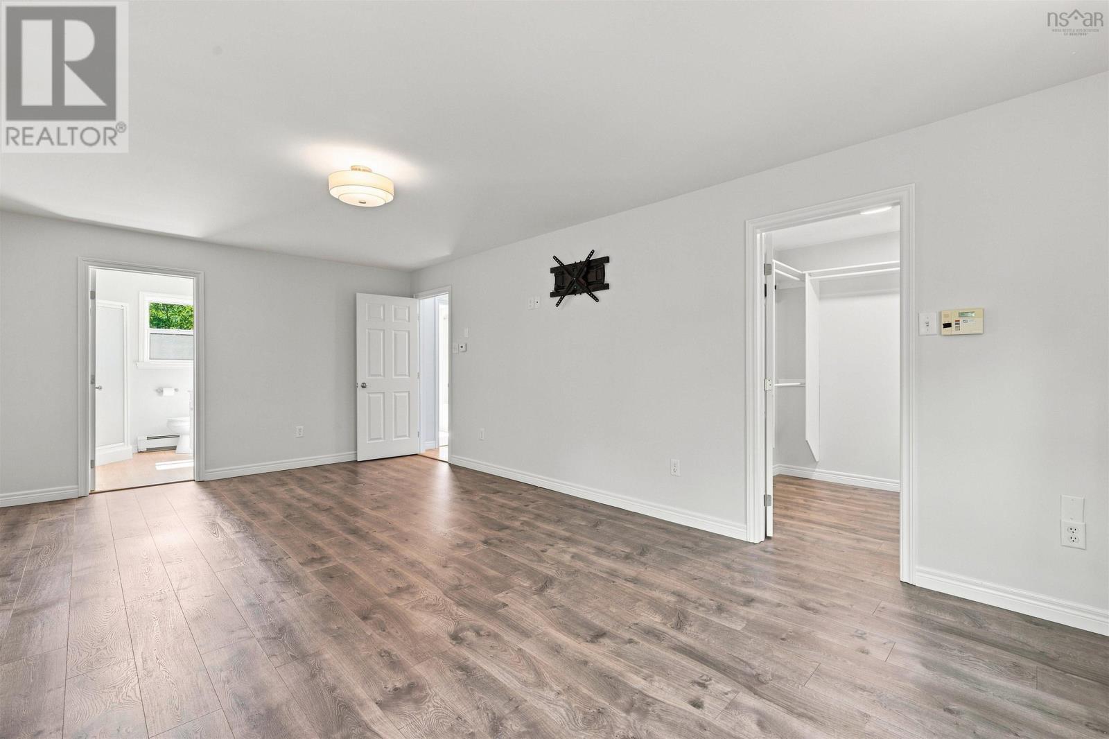77 Holyrood Close Property Photo 17