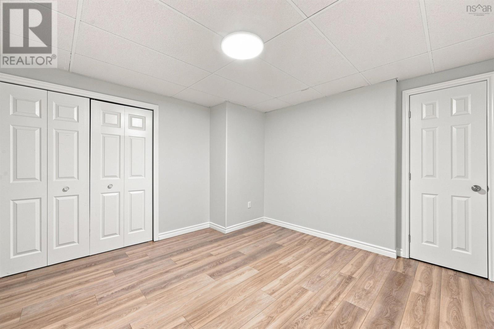 77 Holyrood Close Property Photo 28