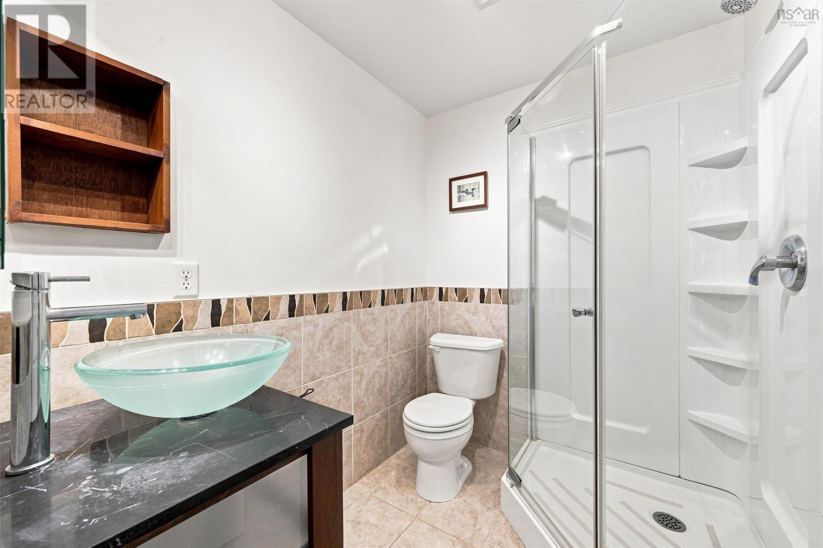 77 Holyrood Close Property Photo 34