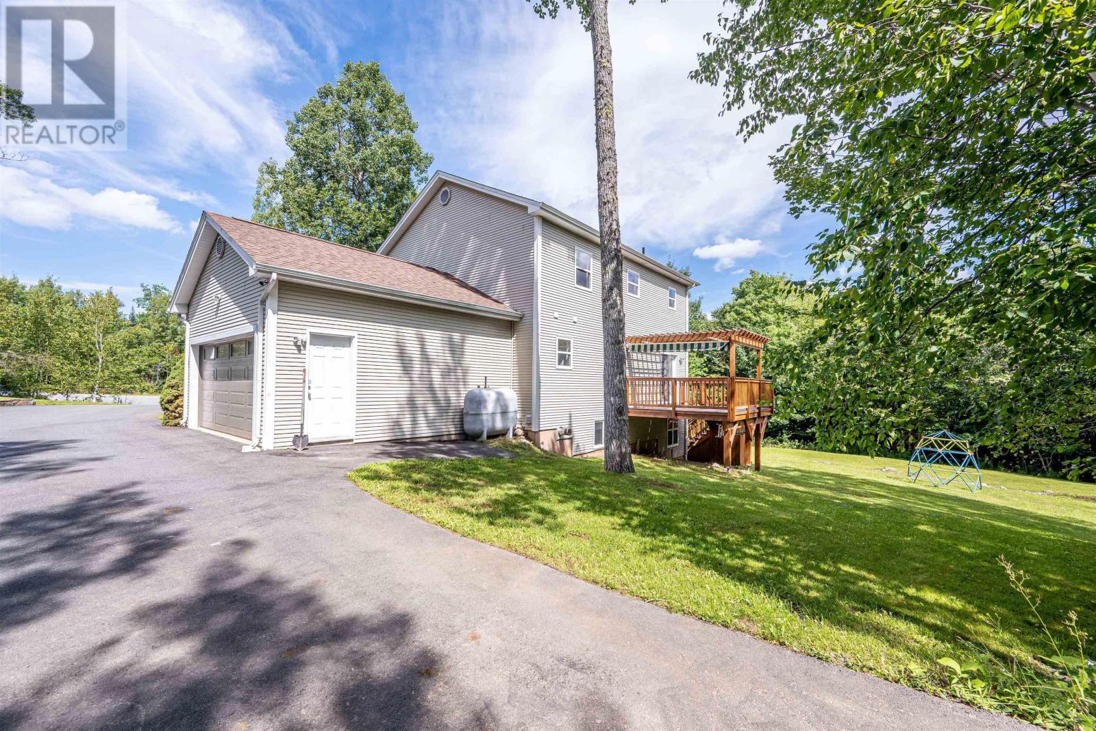 77 Holyrood Close Property Photo 37