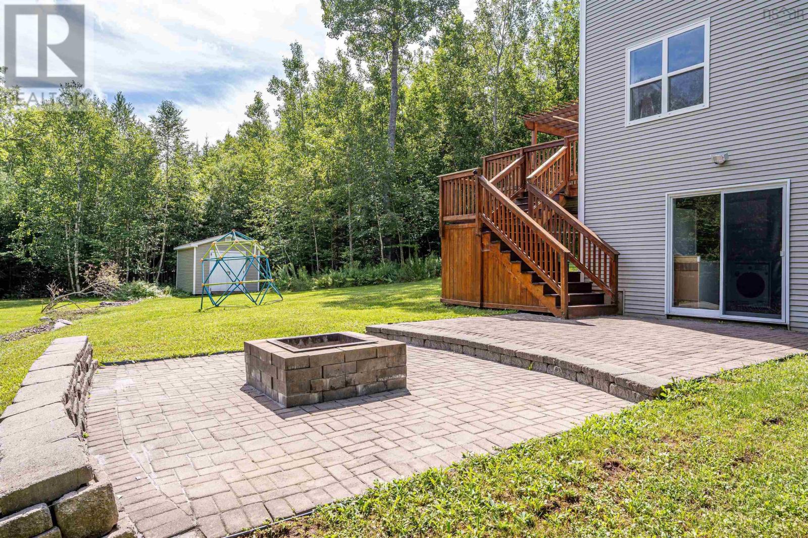 77 Holyrood Close Property Photo 44