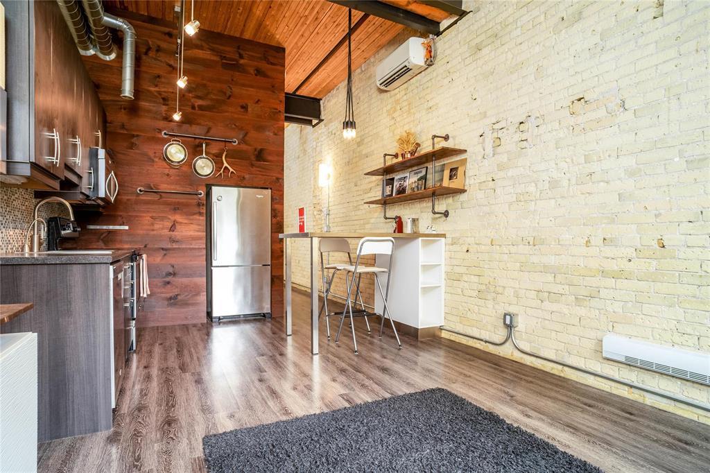 211 132 James Avenue Property Photo 2