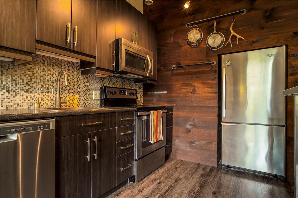 211 132 James Avenue Property Photo 6