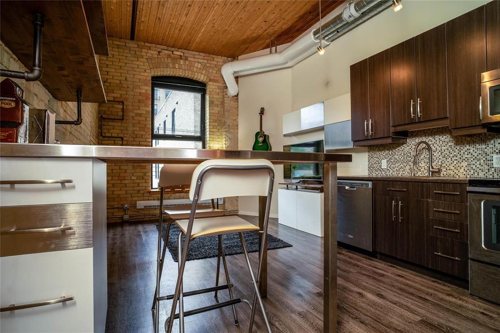 211 132 James Avenue Property Photo 7
