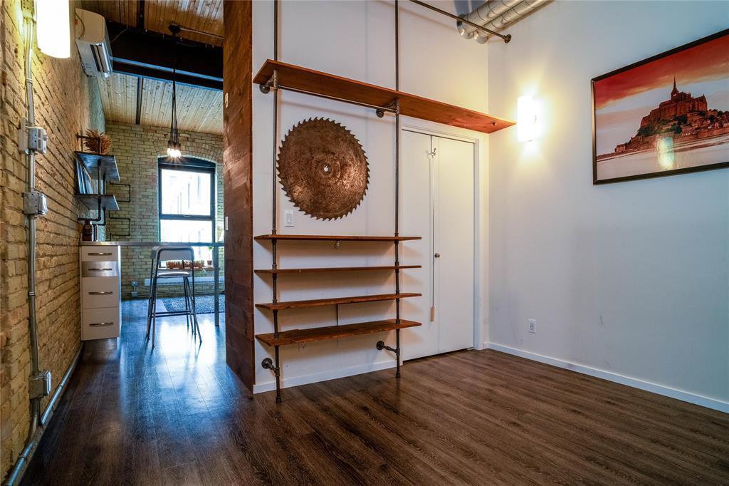 211 132 James Avenue Property Photo 8