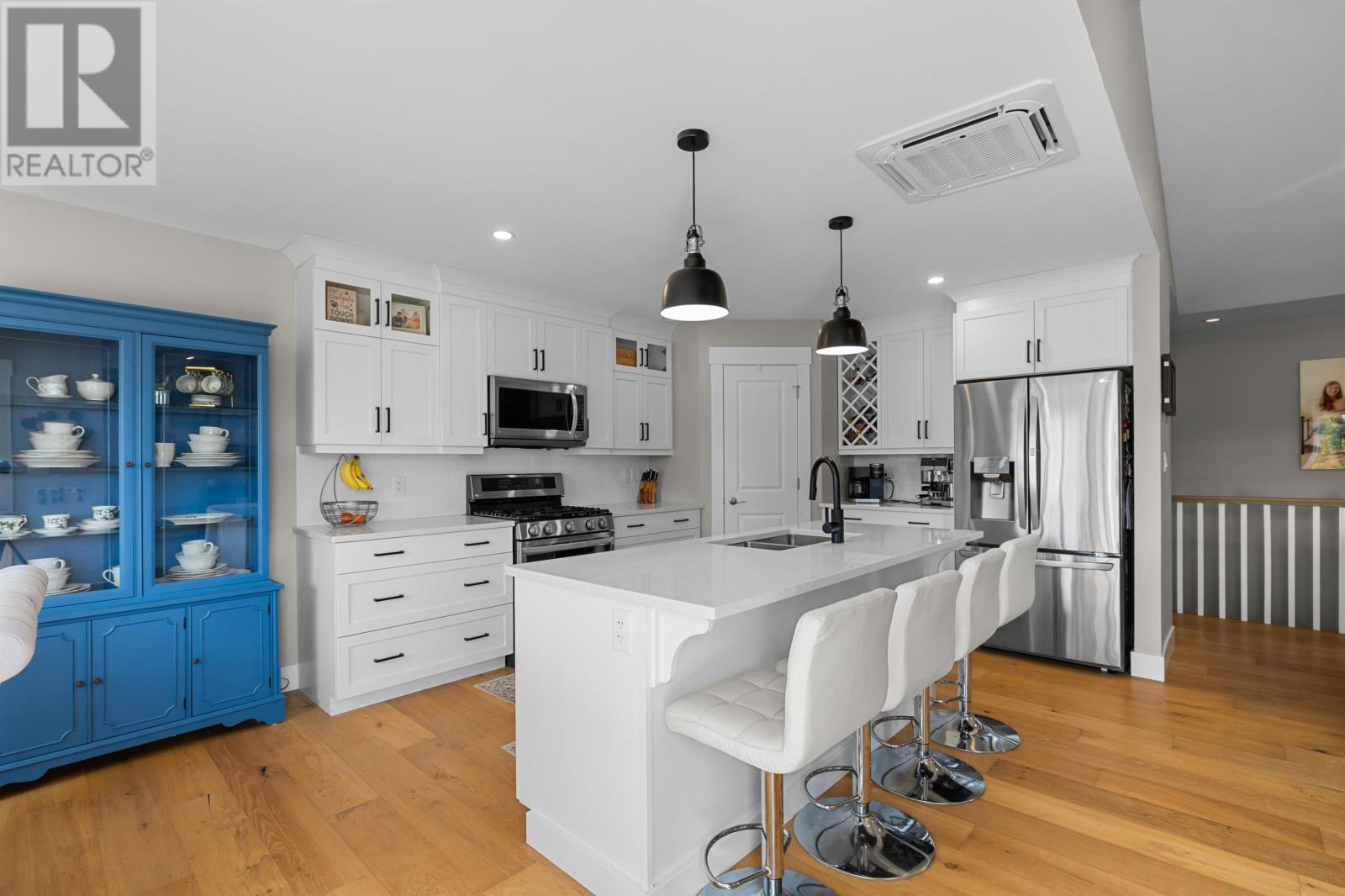 31 Lantern Crescent Property Photo 12
