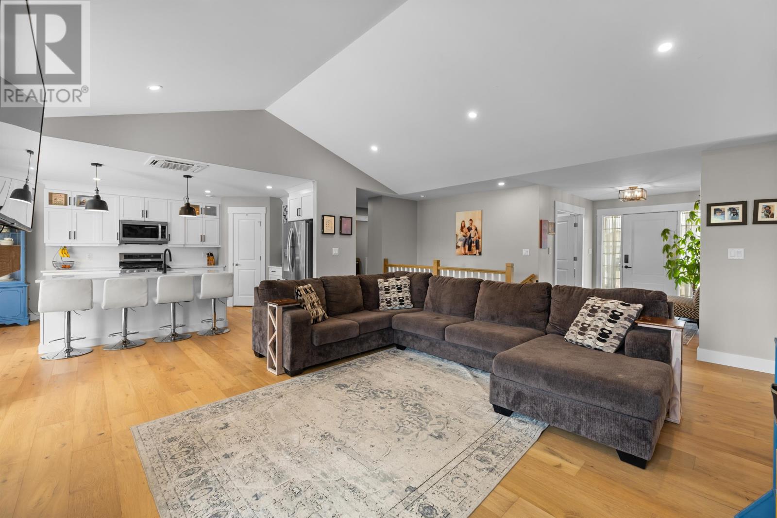 31 Lantern Crescent Property Photo 19