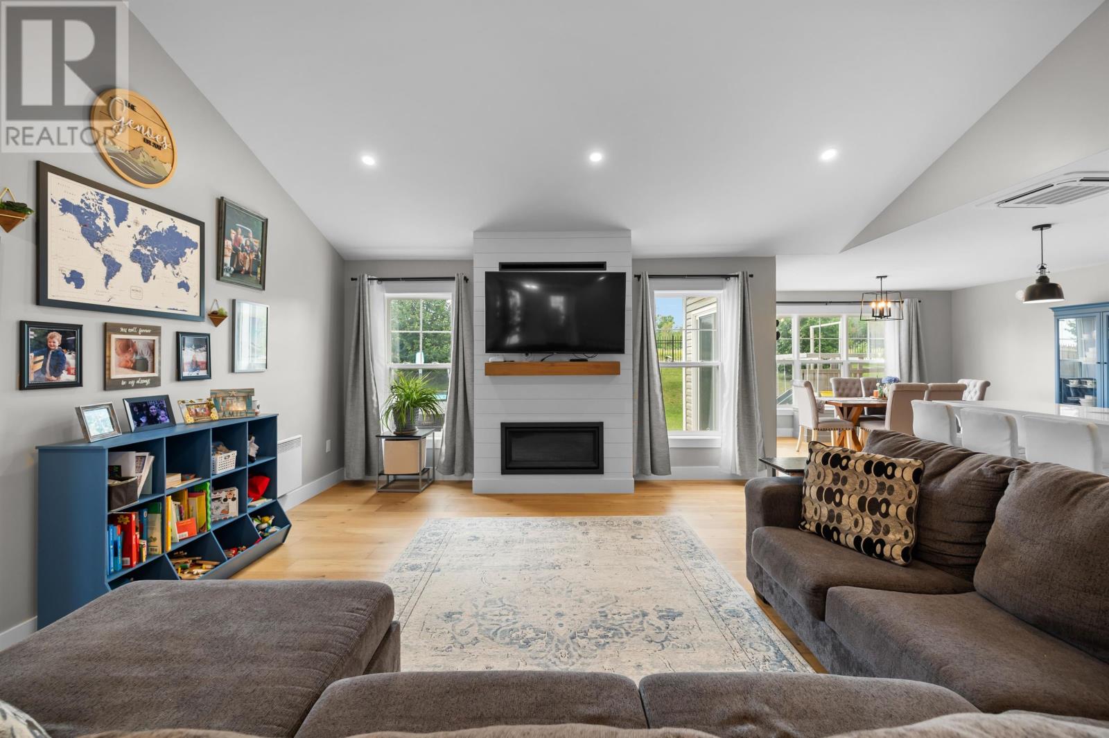 31 Lantern Crescent Property Photo 22
