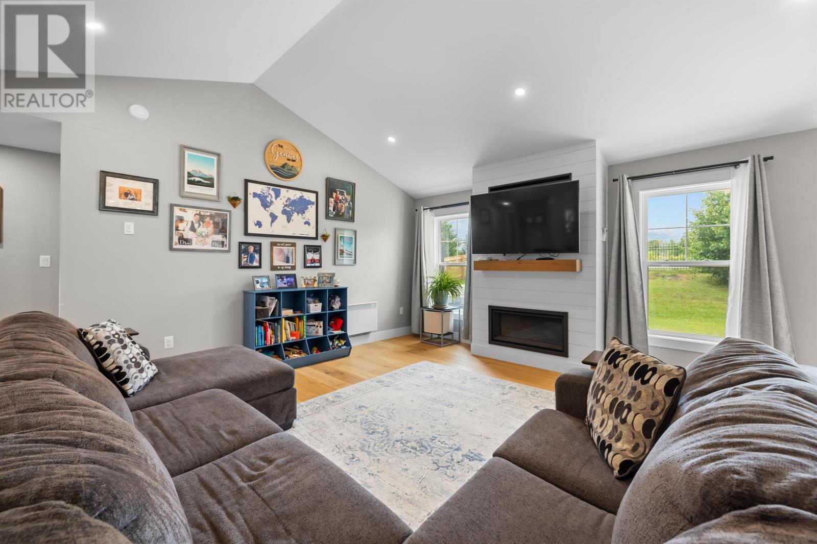 31 Lantern Crescent Property Photo 23