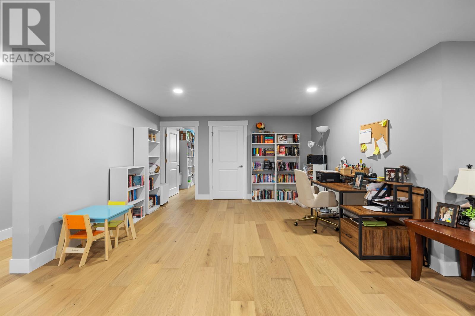 31 Lantern Crescent Property Photo 37