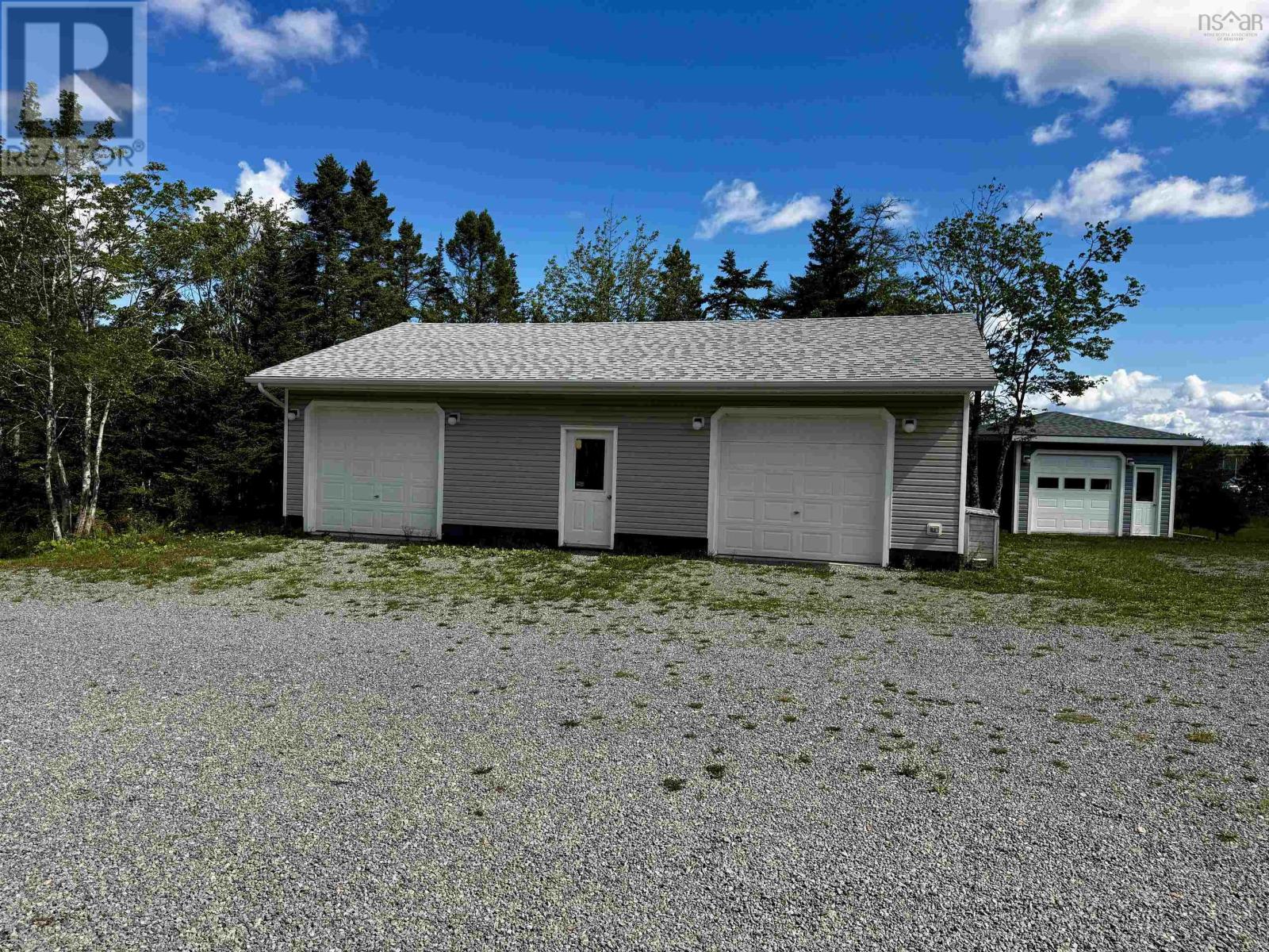 110 De Raymond St. Property Photo 39