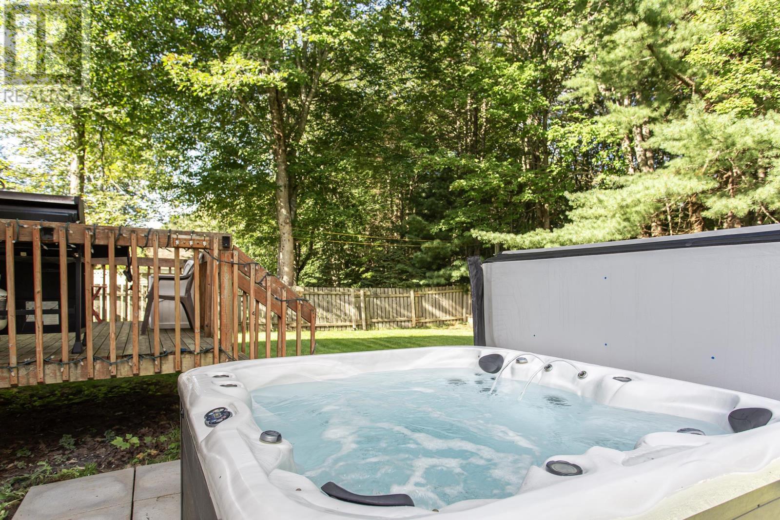 27 Pinecrest Drive Property Photo 6