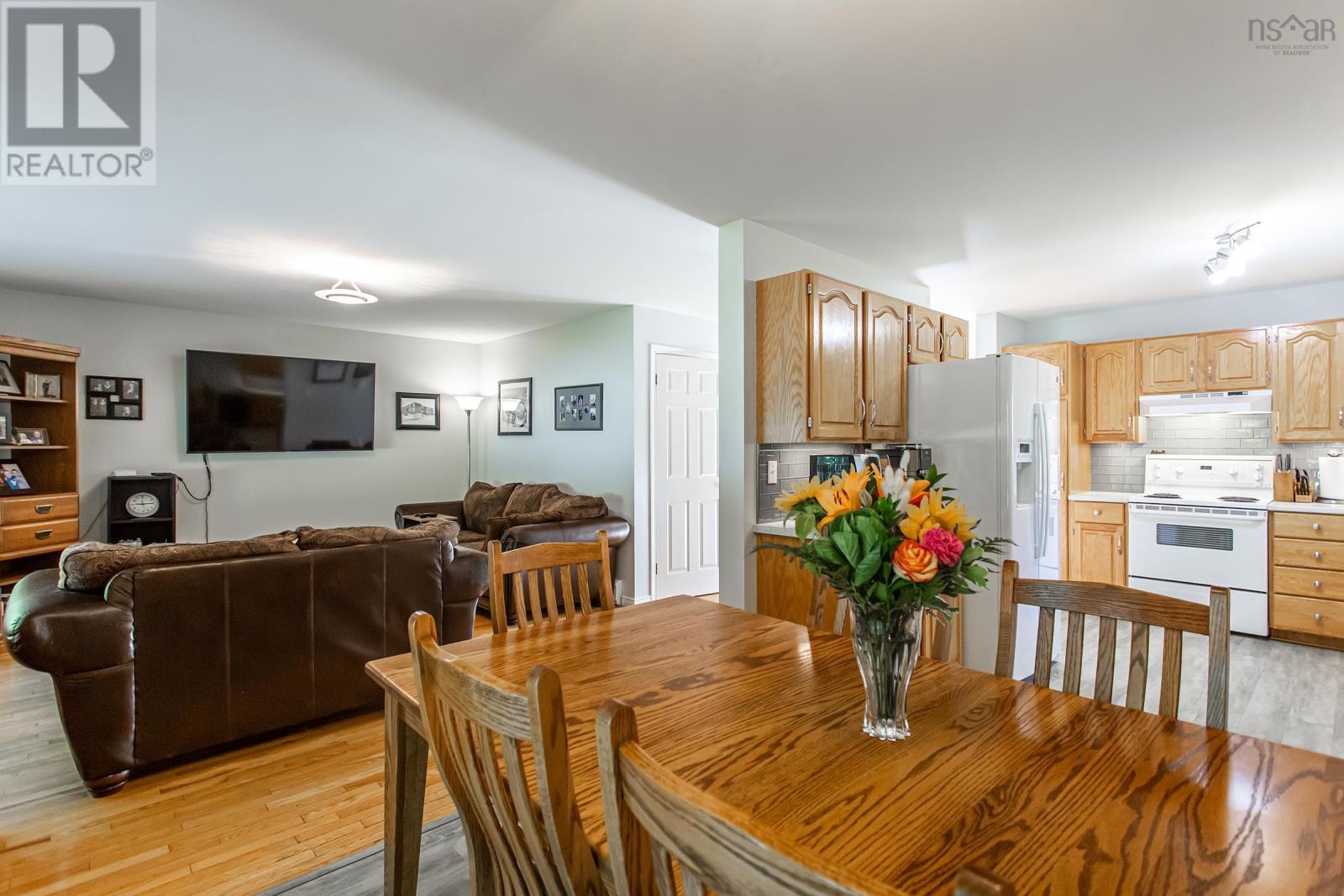 27 Pinecrest Drive Property Photo 12