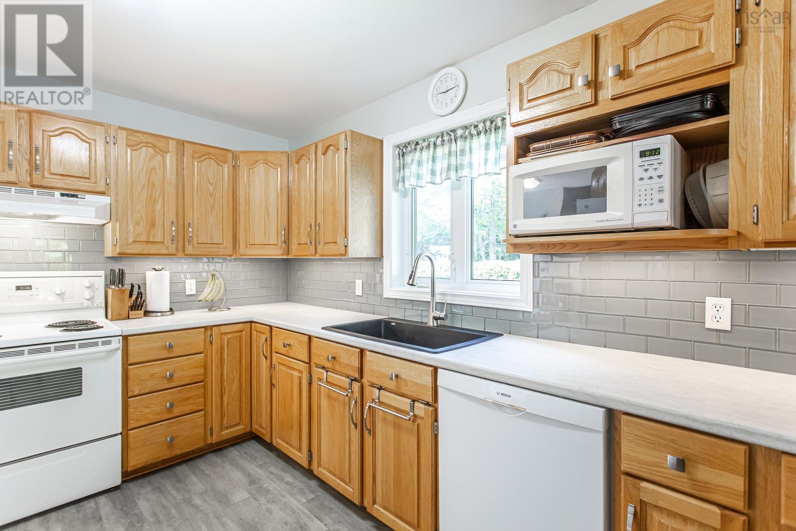 27 Pinecrest Drive Property Photo 14