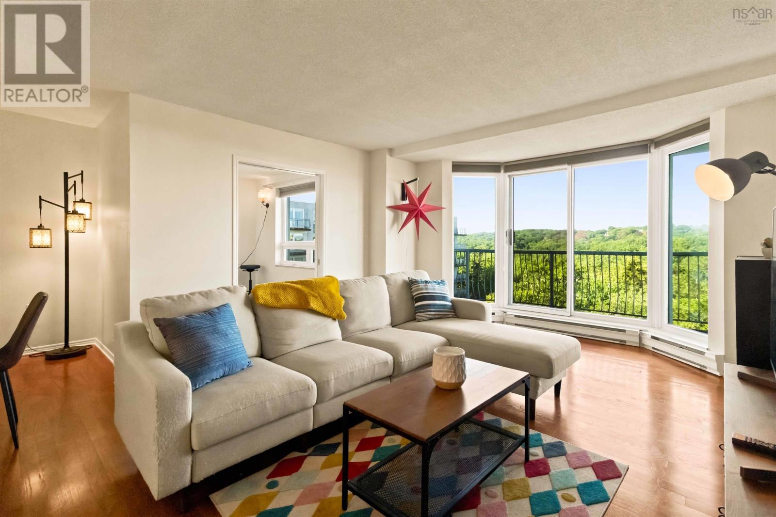 810 30 Brookdale Crescent