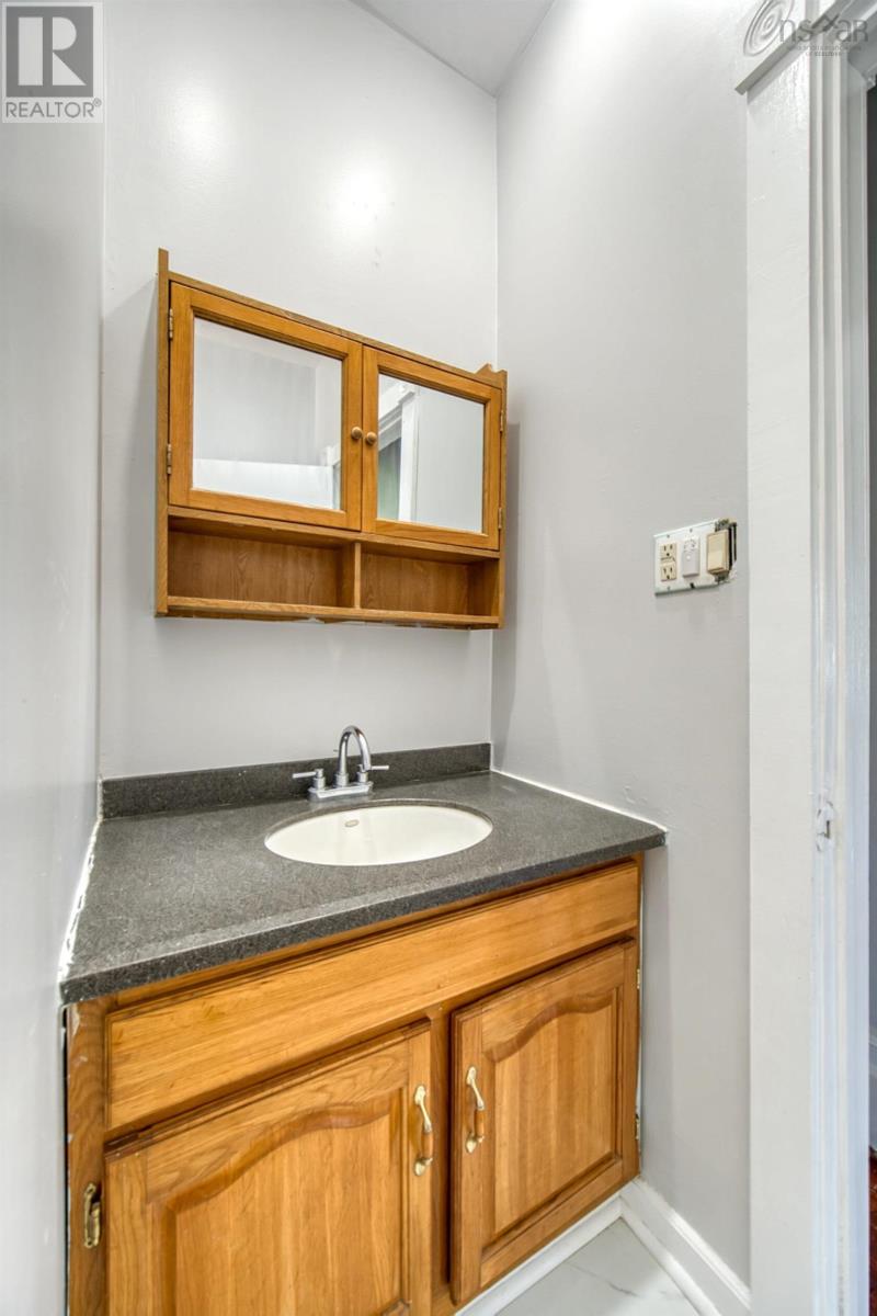 370 Back Centre Road Property Photo 21