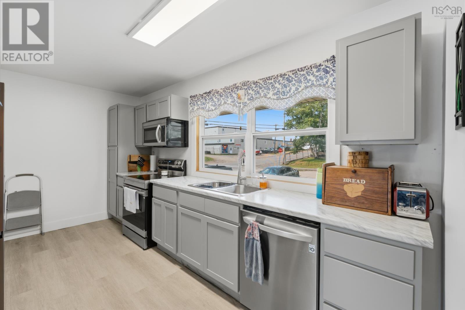 126 King Street Property Photo 6