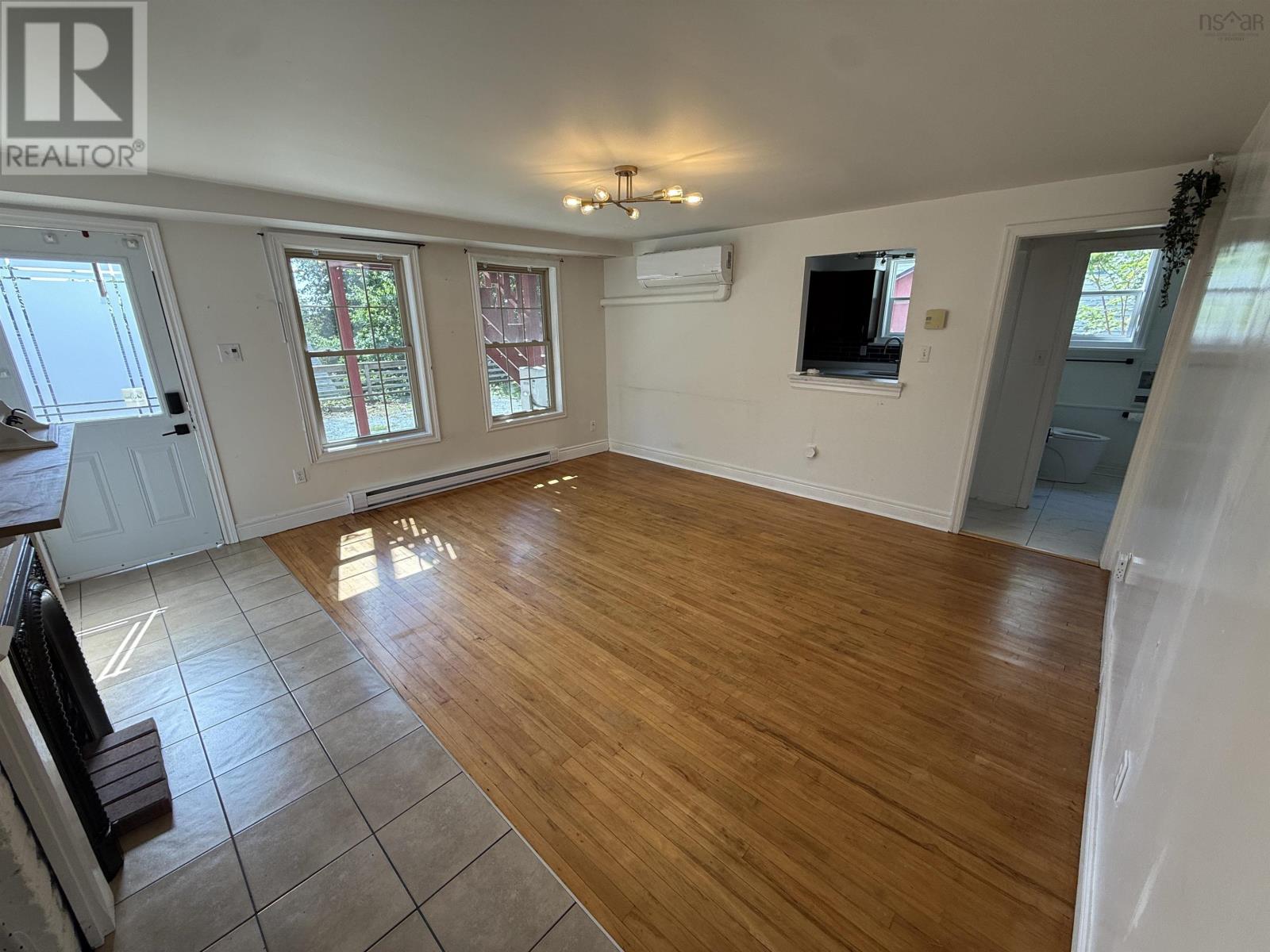 6&8 Tulip Street Property Photo 6
