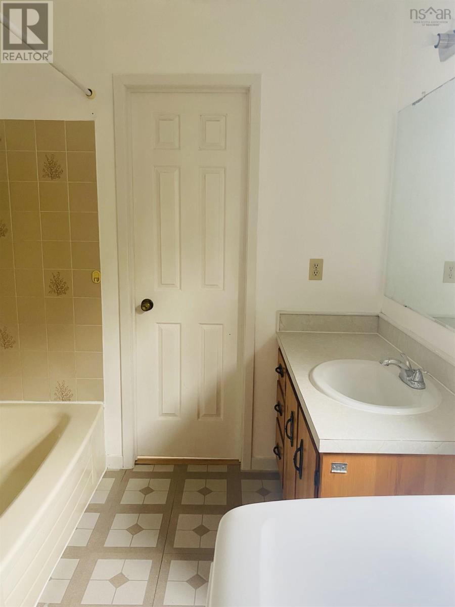 35 Gourok Avenue Property Photo 13