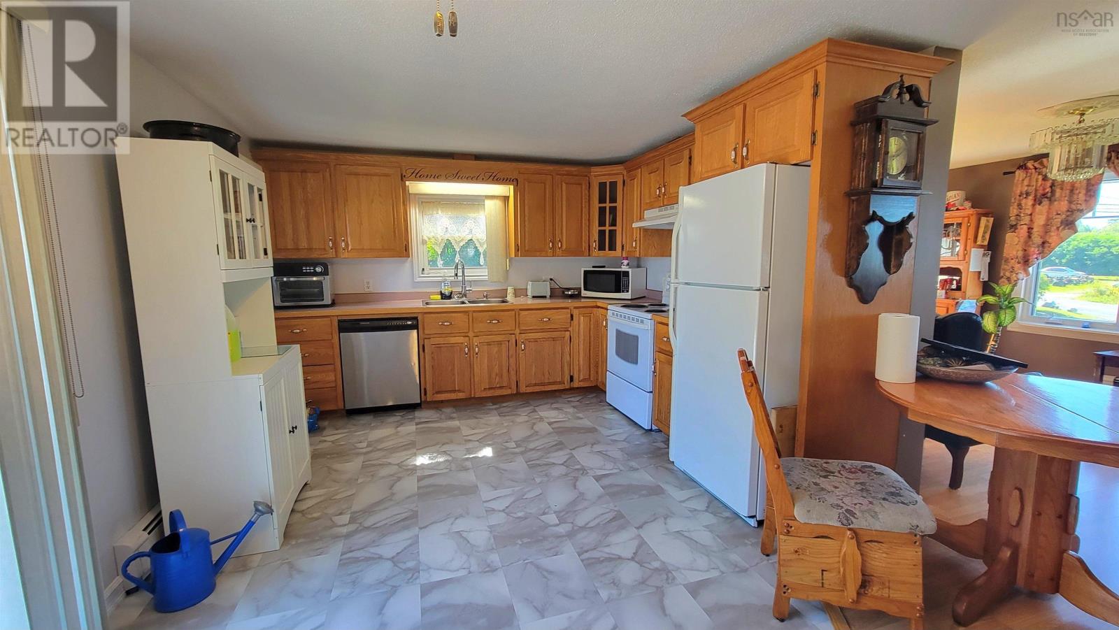 18 Cemetery Road Property Photo 12