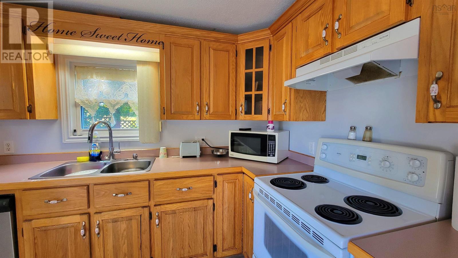 18 Cemetery Road Property Photo 13