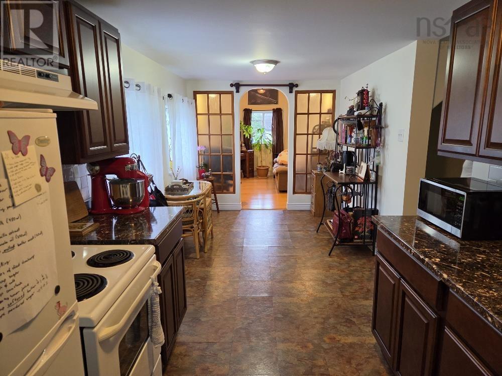 7 Douglas St Property Photo 2