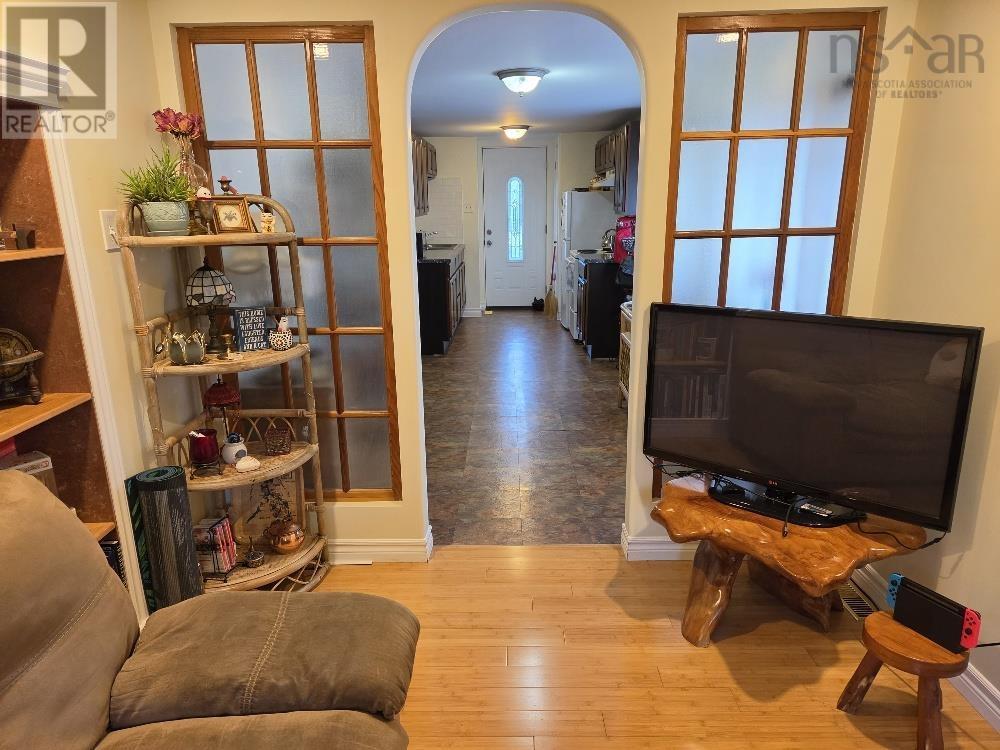 7 Douglas St Property Photo 8
