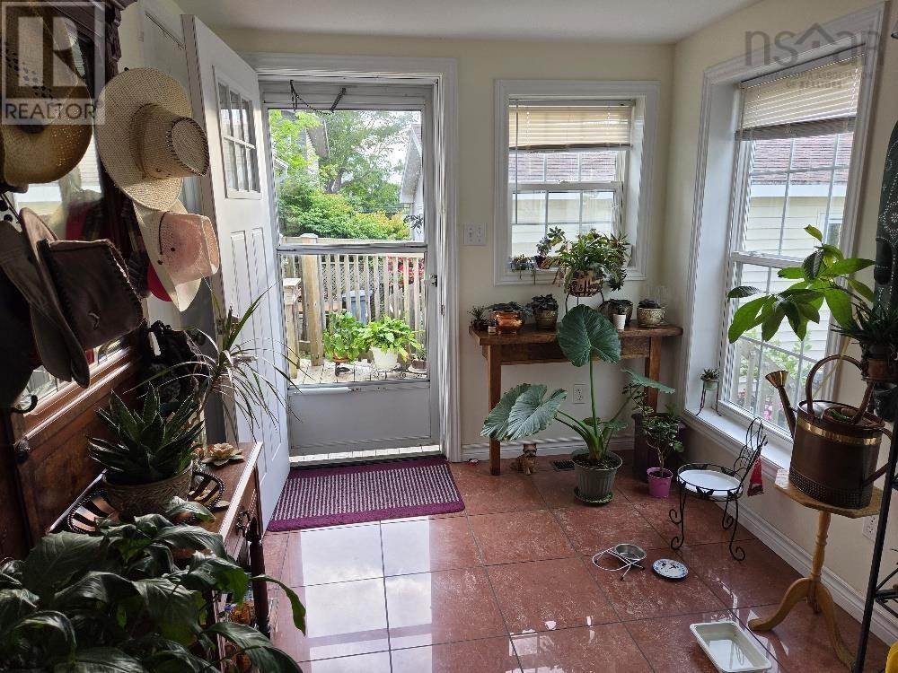 7 Douglas St Property Photo 11