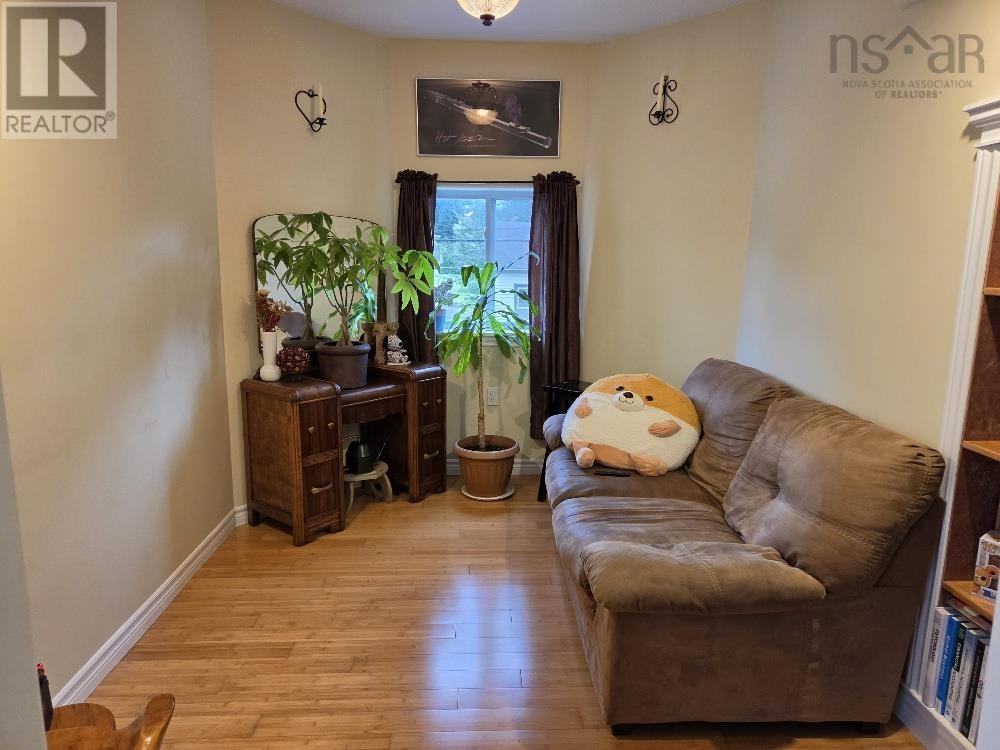 7 Douglas St Property Photo 13