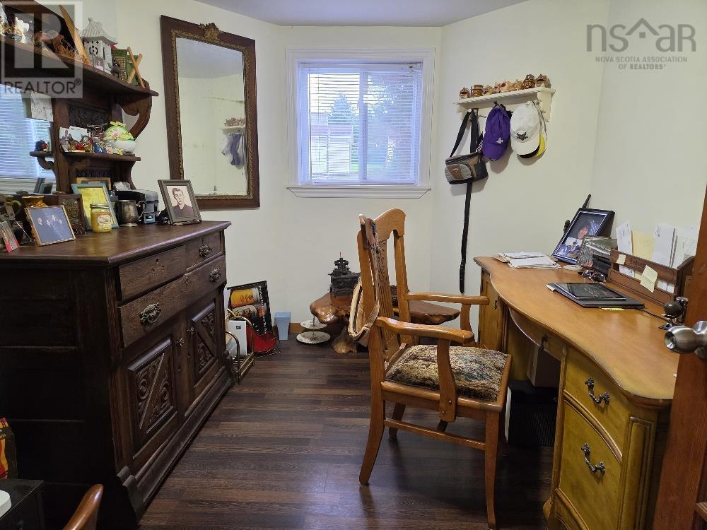 7 Douglas St Property Photo 14